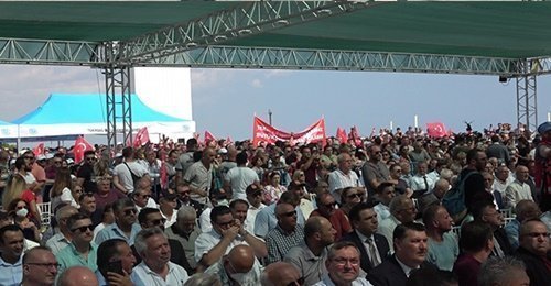 DİSK , Başkan Albayrak’ı protesto etti.