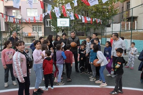 ÇOCUKLAR İSTEDİ, BAŞKAN YAPIYOR