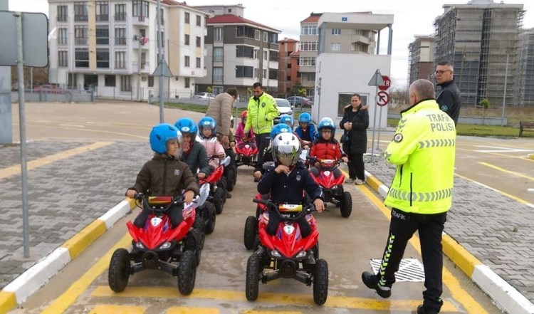 ÇORLU TRAFİK EĞİTİM PARKINDA EĞİTİMLER DEVAM EDİYOR