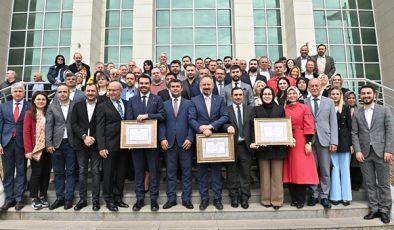 AK Parti Milletvekili Seçilen İsimler Mazbatalarını Aldı