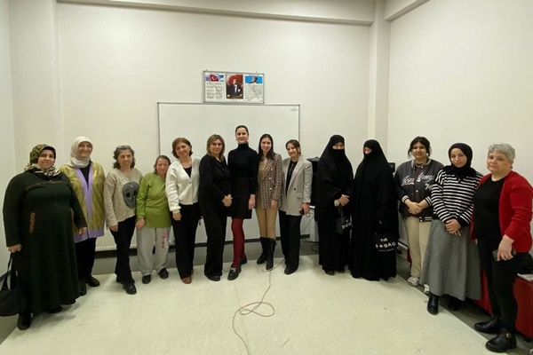 Kadın Kursiyerlere Sağlık Eğitimi Verildi