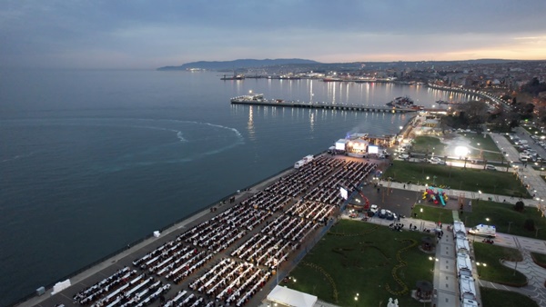 Halkın Sofrasında 11 Bin Kişi Orucunu Birlikte Açtı