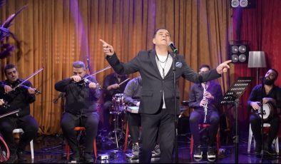 Aygün Karadoğan’dan Sanata Saygı Duruşu: Zeki Müren Şarkılarıyla Sahnede